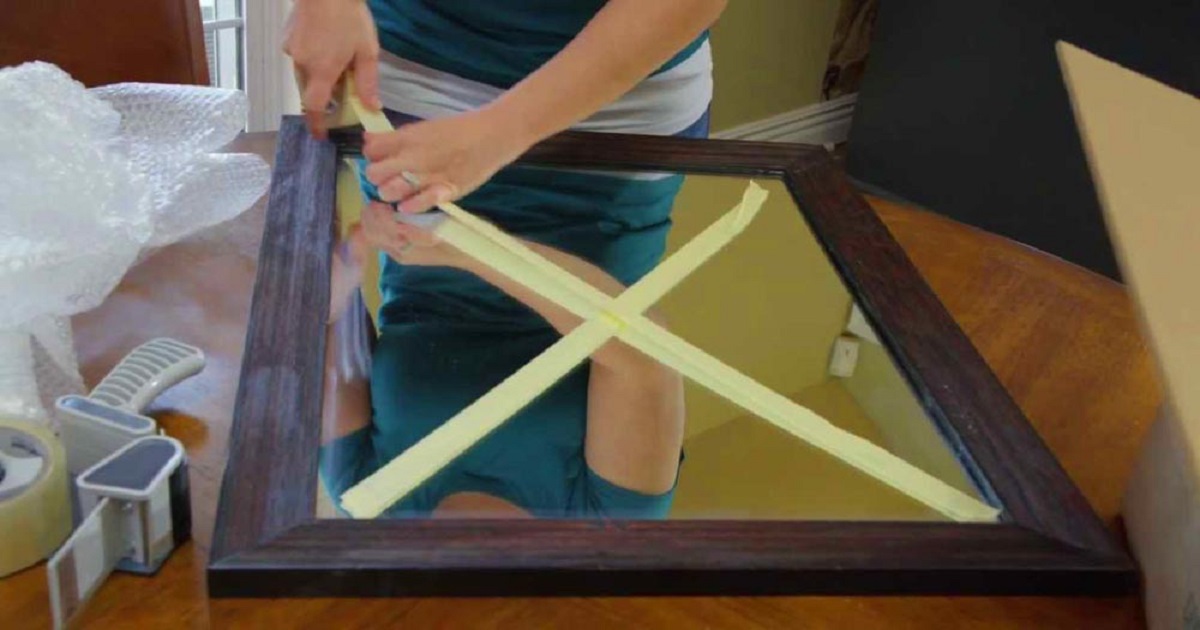 A image of how to pack mirror for moving